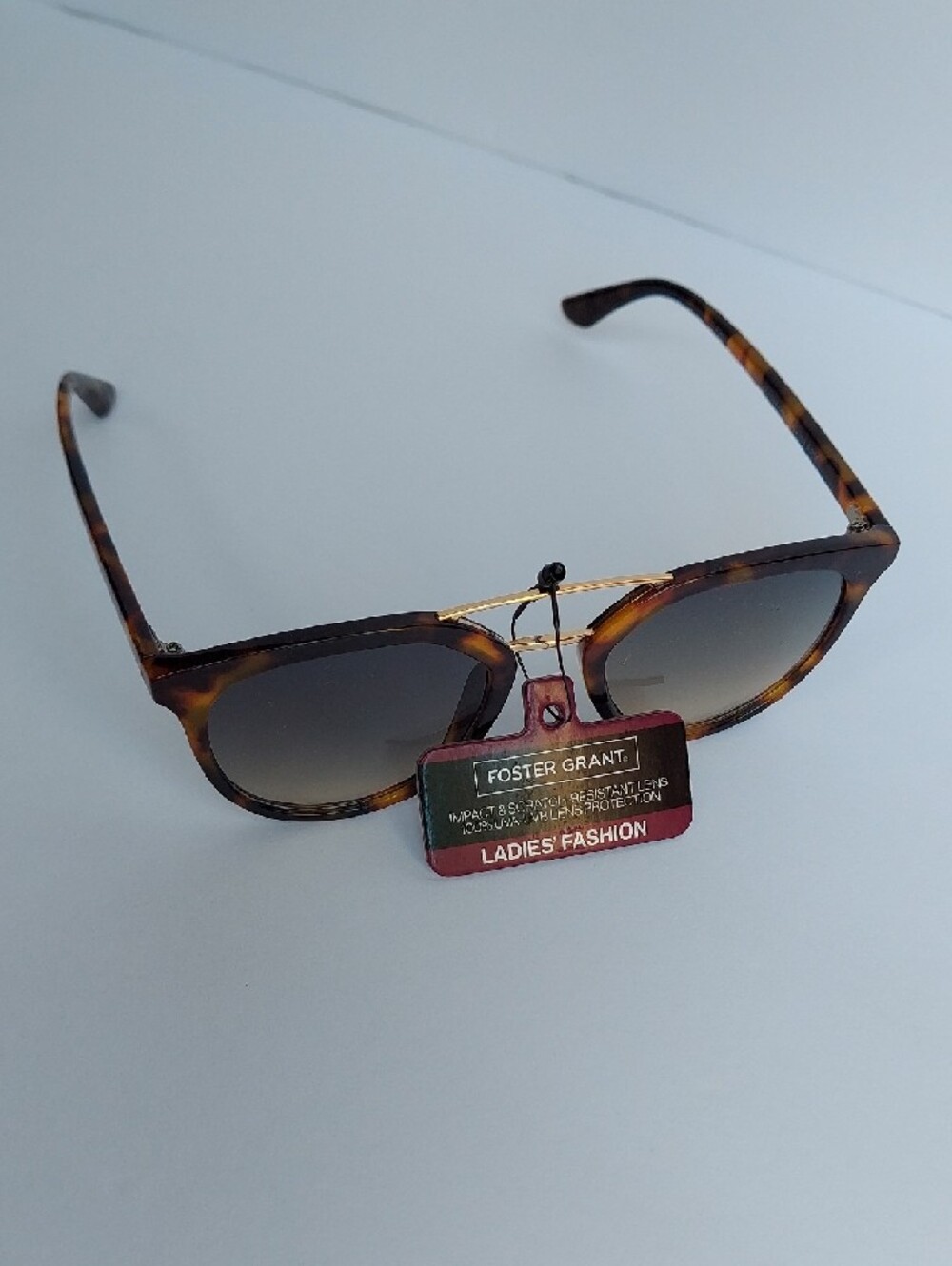 Foster Grant Tortoise Shell Sunglasses with Gold Bridge and Gradient Lenses - Picture 2 of 7